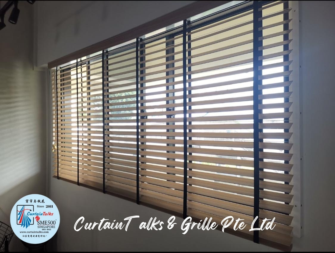 This is a Picture of Wooden blinds at HDB flat 520 Serangoon North Ave 4 Living Hall